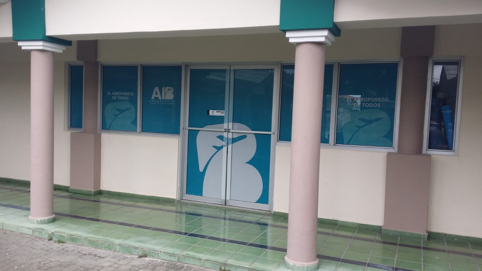 Jornada de vacunación continua en local de AIB en Plaza Genaro en Verón