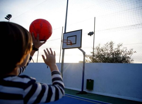 La innovación llega a la educación física: menos flexiones y más bailes