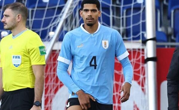 Araujo sigue su puesta a punto al margen del grupo