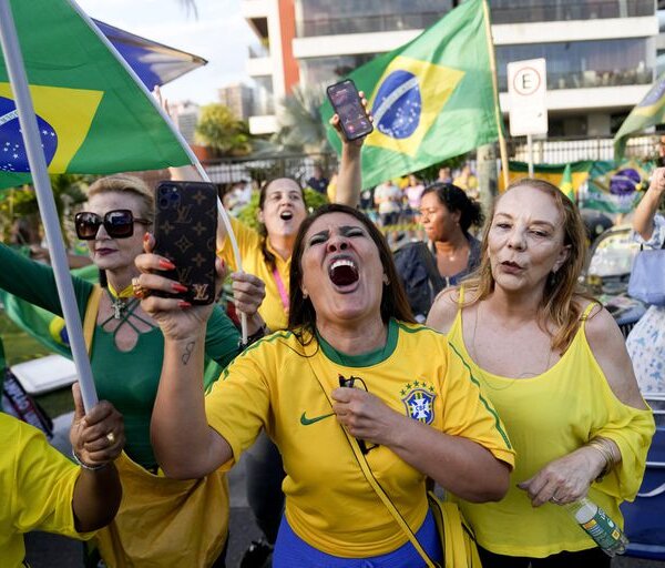 La toxicidad política de Brasil mancha un ícono nacional: la camiseta verdeamarela del seleccionado