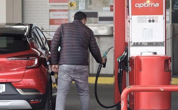 Las gasolineras alertan de un caos si el Gobierno no aclara ya los cambios en el descuento de los 20 céntimos