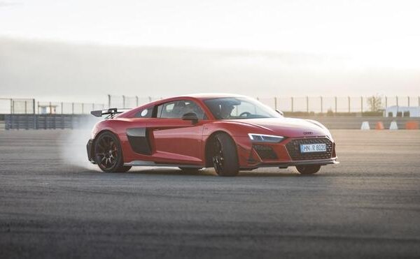 Audi R8 Coupé V10 RWD: con modo de conducción para derrapar