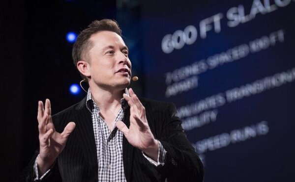 Elon Musk amenaza con crear su propio sistema operativo móvil si Android e iOS vetan Twitter