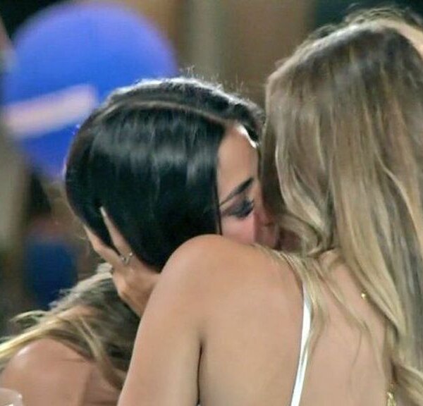 Gran Hermano: Daniela y Julieta se besaron apasionadamente y desataron una catarata de memes