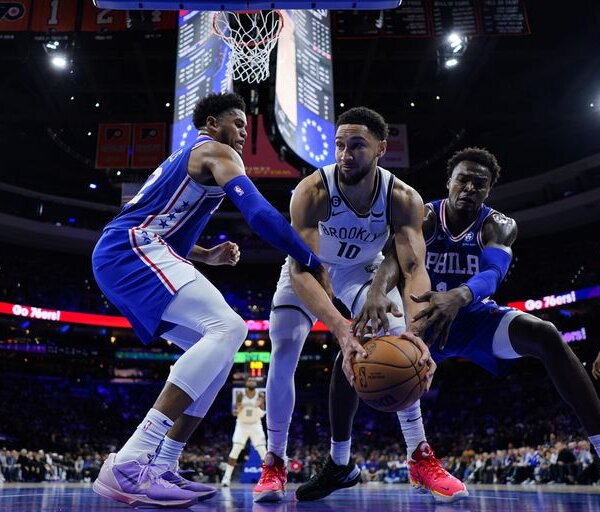 76ers supera a Nets, aficionados abuchean a Simmons