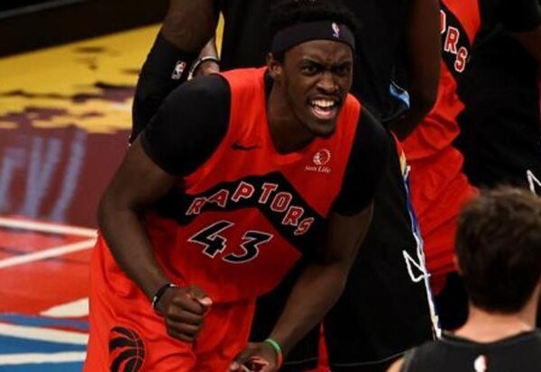 Los Raptors celebran el retorno de Siakam ganando a los Cavs