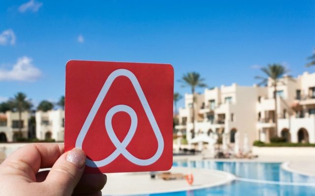 Airbnb sufre desconfianza sobre su modelo al devaluarse el 40%