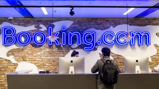 Un libro sobre Booking descubre acoso, fiestas, mentiras y espías