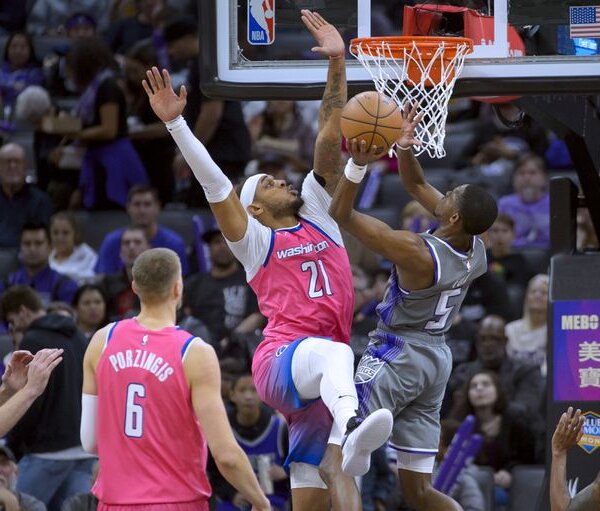 Wizards vencen 125-111 a Kings; Kuzma termina con 32 puntos