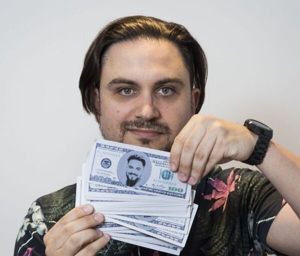 Ramiro Marra sortea una camiseta de Argentina entre quienes adivinen el valor del dólar blue del viernes