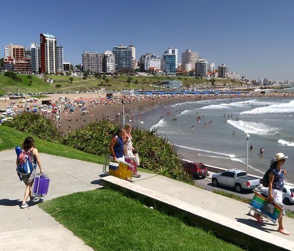 En Mar del Plata también estará prohibido fumar en los balnearios privados: cuándo entrará en vigor