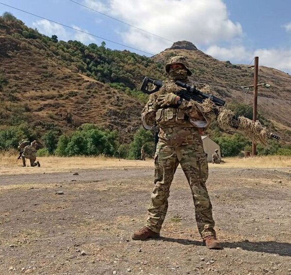 Rusia dice que sus fuerzas de paz "hacen todo lo posible" por garantizar el orden en Nagorno Karabaj