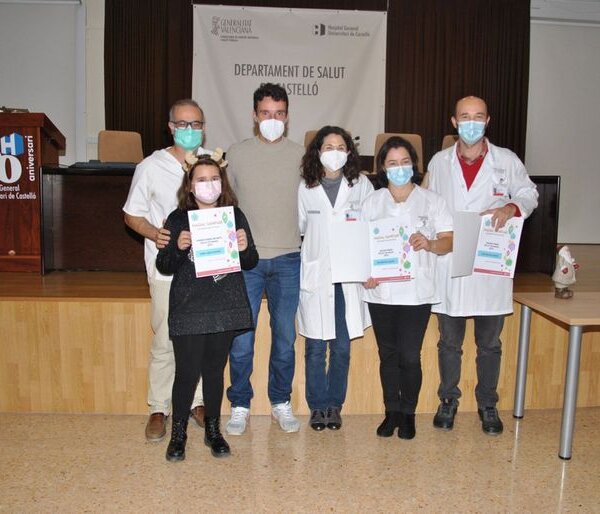 Roberto Bautista entrega los premios del certamen de Relatos y Cuentos de Navidad del hospital de Castellón