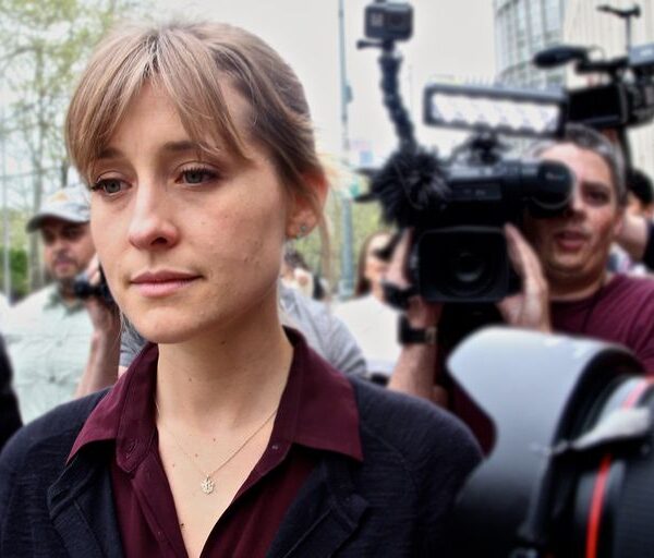 La actriz de Smallville, Allison Mack, reveló el motivo por el que ingresó a la secta sexual NXVIM