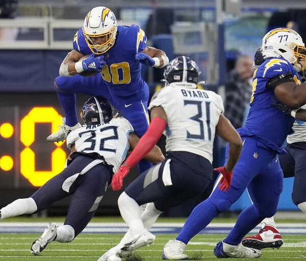 Con gol de campo de Dicker, Chargers supera a Titans