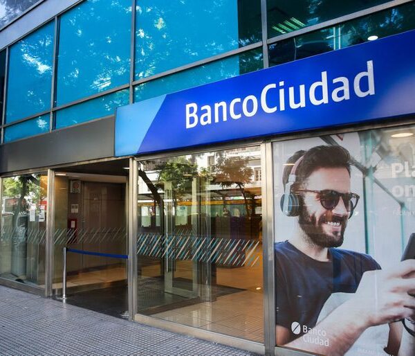El Banco Ciudad lanza un plan para estudiantes, que incluye tarjetas de crédito y descuentos