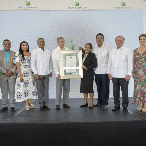 Grupo Puntacana inaugura avenida en honor al socio-fundador Ted Kheel