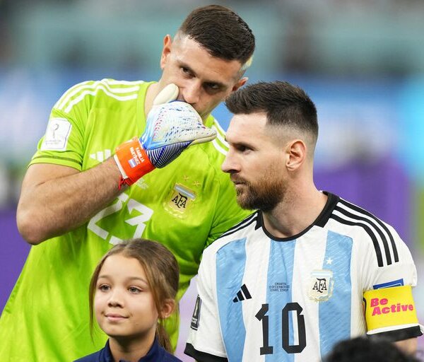 El íntimo mensaje que le mandó Dibu Martínez a Lionel Messi tras ganar la copa y la respuesta del capitán: “Es hermoso”