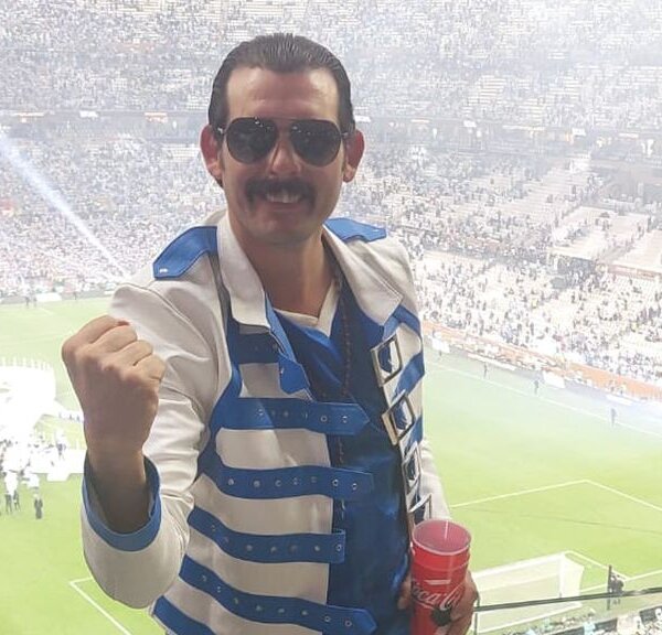 El “Freddie Mercury” argentino dejó todo para ir a Qatar y cumplió el sueño del que muchos se le rieron