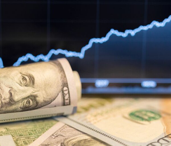 Dólar hoy: el blue se dispara $7 y roza su récord nominal