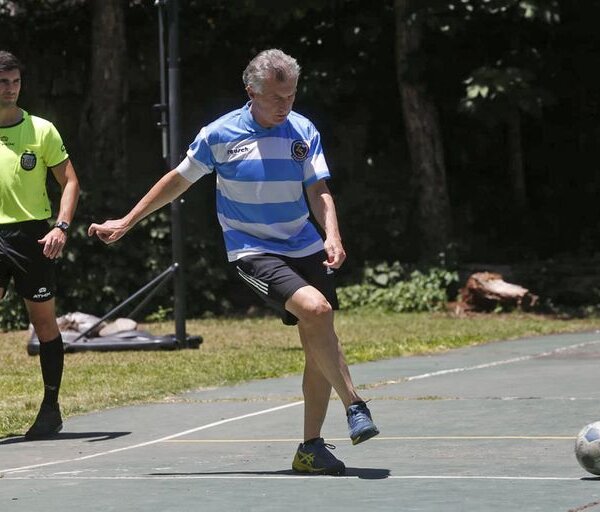 Mauricio Macri volvió de Qatar y jugó al fútbol junto a referentes de Juntos por el Cambio en La Matanza, bastión del PJ