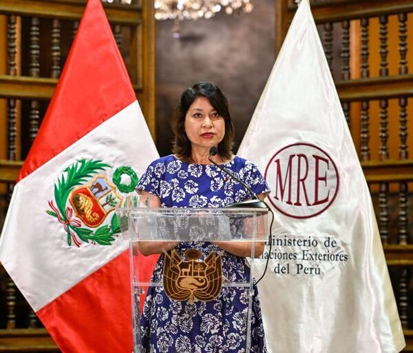 Perú expulsa al embajador de México "por injerencia en su Gobierno"