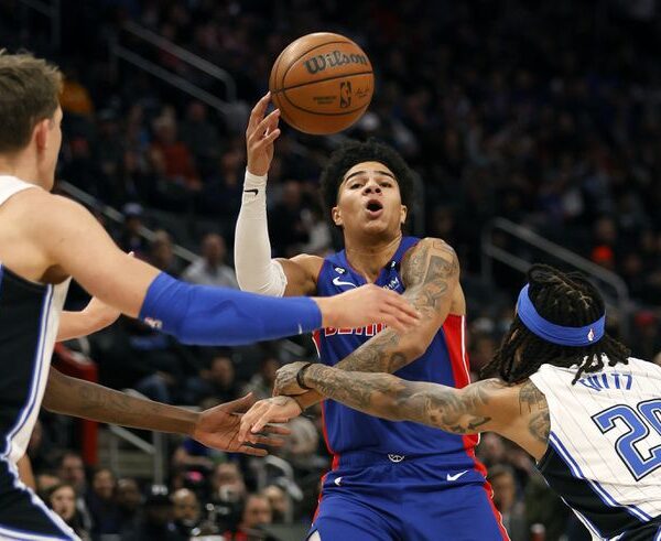 En medio de una riña, Pistons superan al Magic
