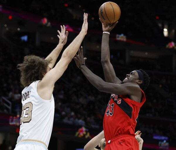 Gracias a Siakam y Anunoby los Raptors superan a Cavs