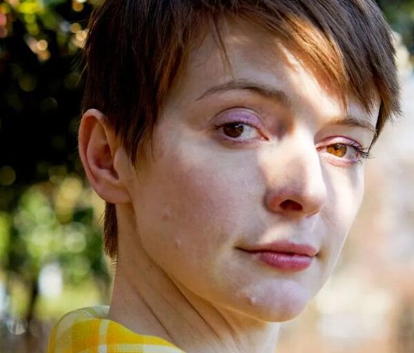 Emily St John Mandel: por qué la escritora canadiense le pidió ayuda a la BBC para divorciarse