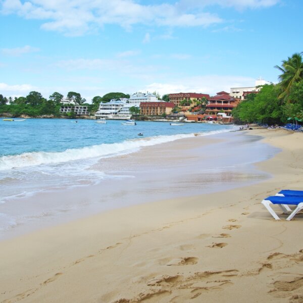 Clúster turístico de Puerto Plata apoya ordenamiento en Sosúa por parte del Mitur
