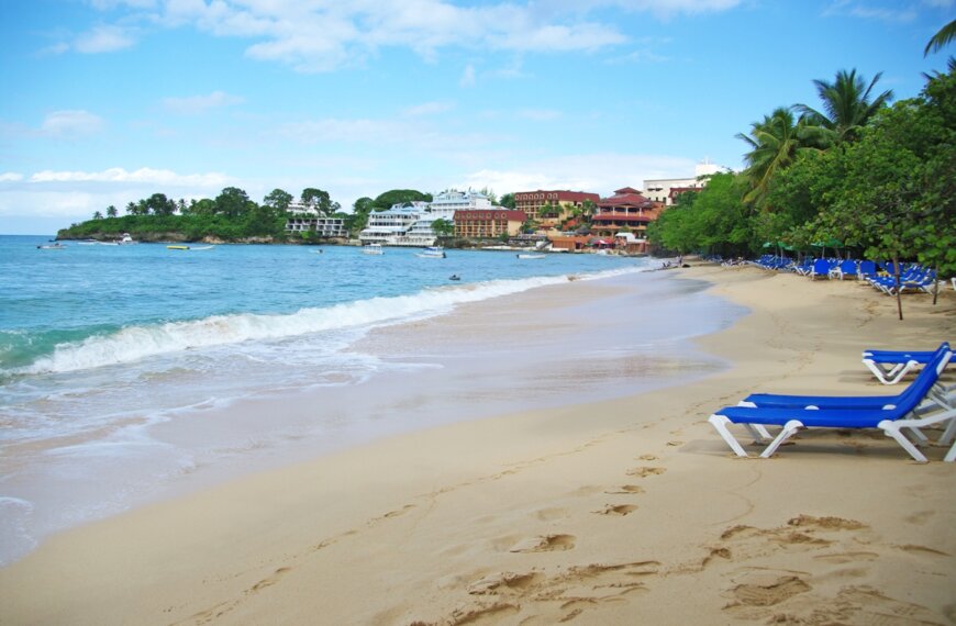 Clúster turístico de Puerto Plata apoya ordenamiento en Sosúa por parte del Mitur