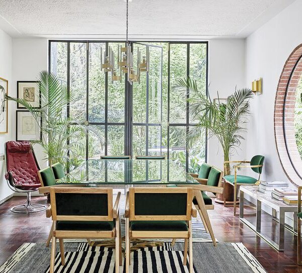 Forma y color. Una decoradora y su hija arquitecta unen sus estilos en esta casa de inspiración Bauhaus