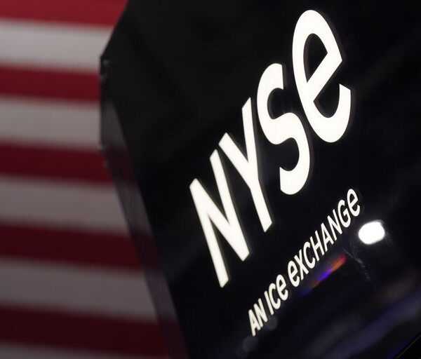 Wall Street cierra a la baja; crecen pérdidas de Southwest