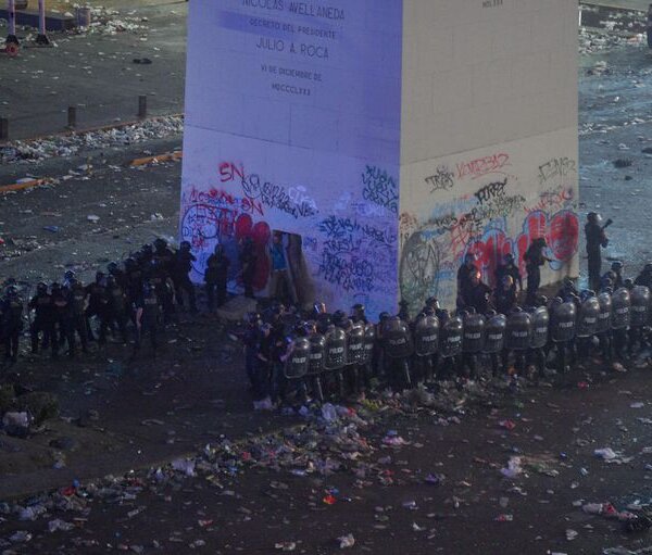 Así quedó el Obelisco y alrededores tras los festejos por el campeonato mundial de la Selección