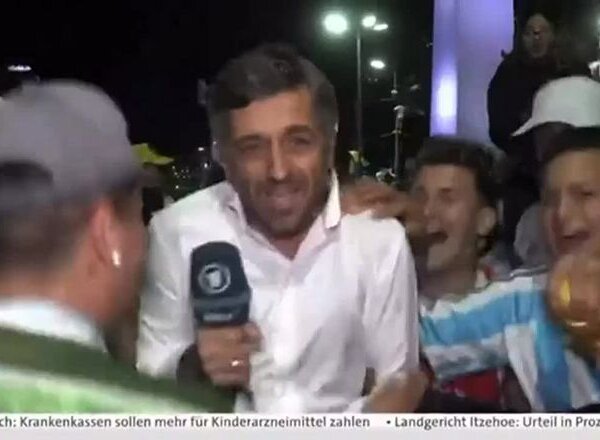 Un periodista alemán quedó en medio de los festejos por la selección y su odisea se volvió viral