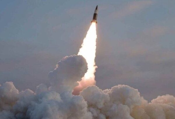 Corea del Norte lanza tres misiles balísticos hacia el mar de Japón