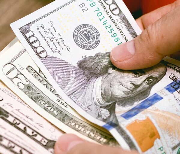 Dólar hoy: después de la disparada, se desinfla el blue