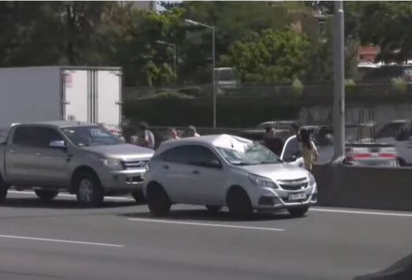 Vicente López: un ladrón que escapaba tras robar cruzó la Panamericana a pie y fue atropellado por un auto