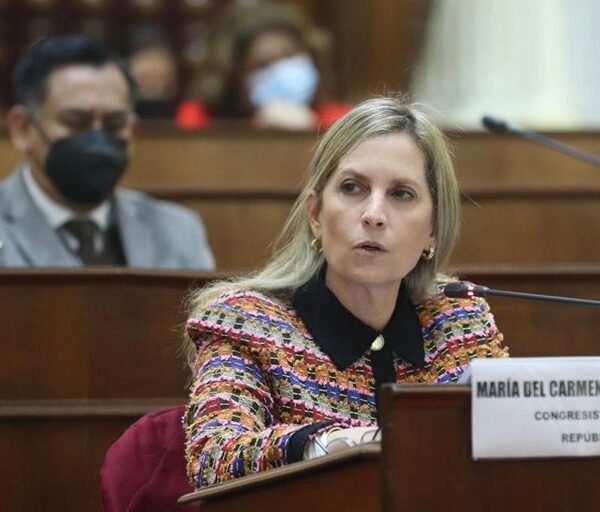 La expresidenta del Parlamento de Perú, en contra de que su sucesor pueda sustituir a Boluarte en su ausencia