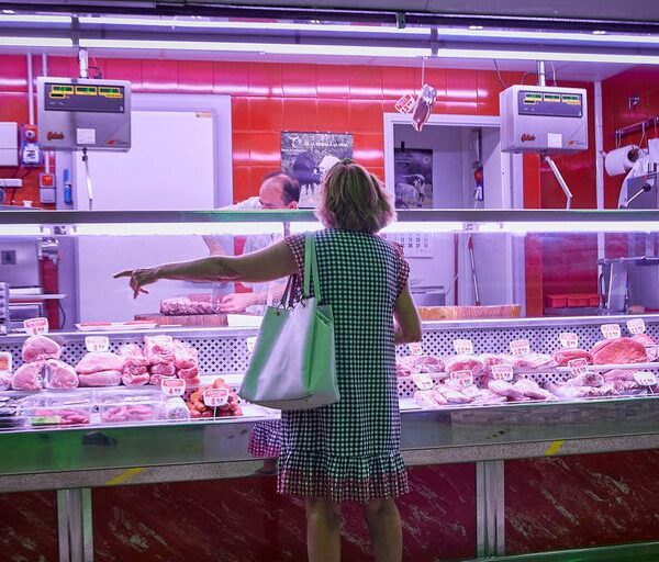El IPC se modera en diciembre al 5,8% por luz y gasolinas, pero la inflación subyacente escala hasta el 6,9%