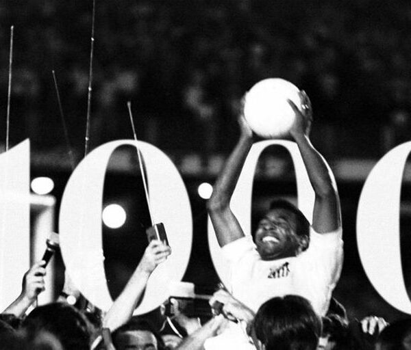 Pelé, el mito de los 1284 goles y por qué Messi ya lo sobrepasó según los registros oficiales