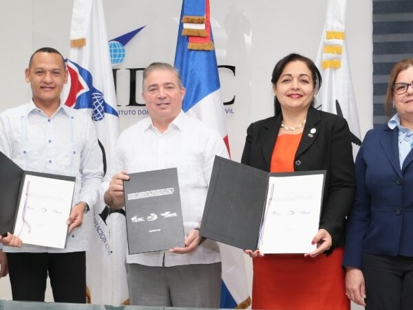 Entidades buscan afianzar seguridad operacional en sector aeronáutico