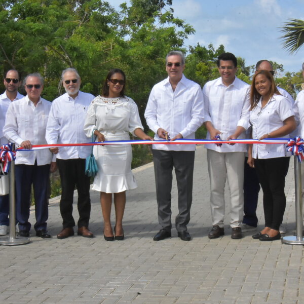 Gobierno deja inauguradas varias obras en Miches para potenciar turismo