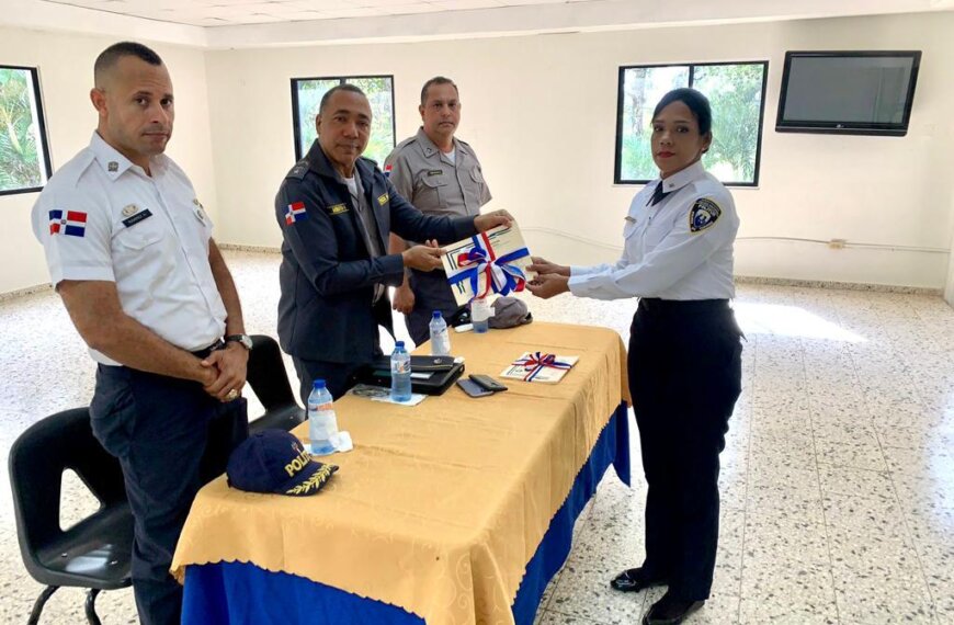 Certifican integrantes de Politur en “Seguridad Integral e Inglés Básico”