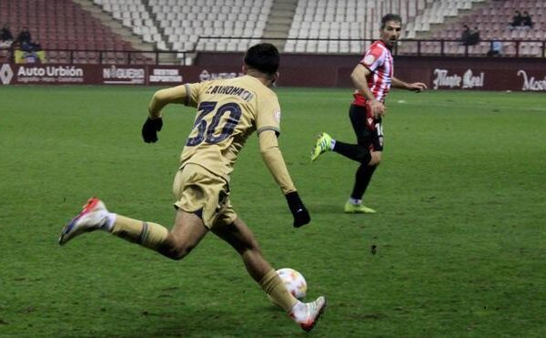 Ilias Akhomach y Lucas Román, las novedades en la convocatoria del Barça Atlètic