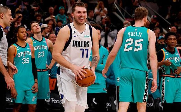 Doncic sella su tercer partido de 50 puntos en diciembre y tumba a Spurs