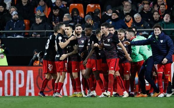 El Athletic castiga los errores del Valencia