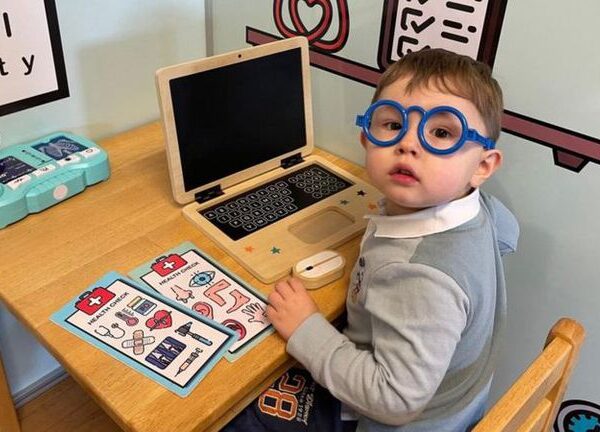 El niño que aprendió a leer por sí mismo a los 2 años y al que acaban de aceptar en la asociación de superdotados Mensa