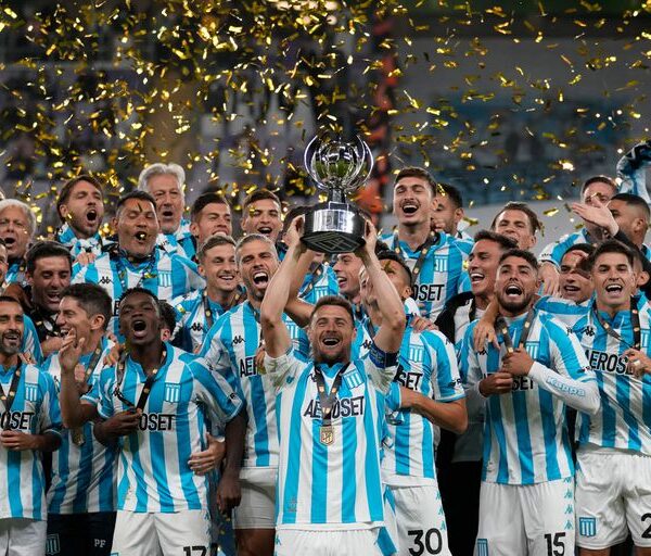 Racing venció a Boca en un final de película para comenzar el año con otra celebración de campeón
