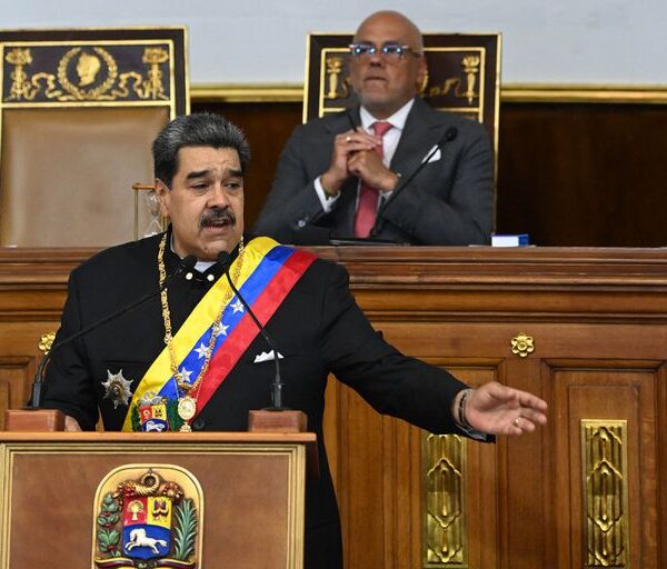 Nicolás Maduro denunció un “plan extravagante” para agredirlo y confirmó que no viene a la Argentina
